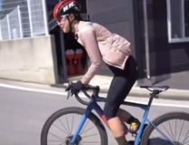 情侣小姐姐骑车,情侣小姐姐共享浪漫时光